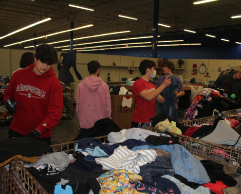 YSU students dedicate their time to volunteering for Goodwill.